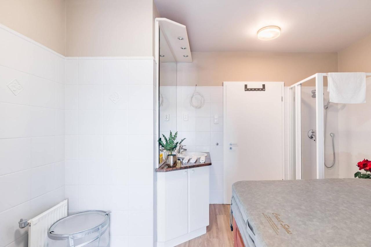 Sunny And Central Penthouse With Private Garage บูดาเปสต์ ภายนอก รูปภาพ